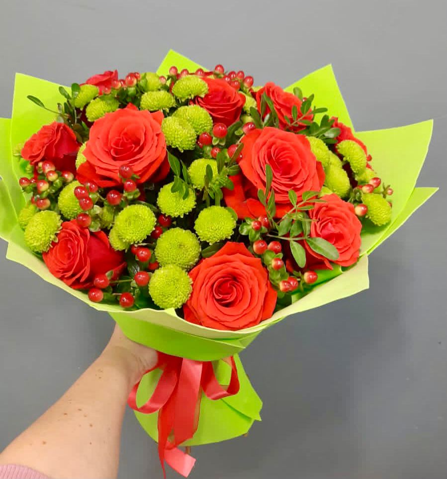 Букет цветов из: Хризантемы и Розы в Тамале