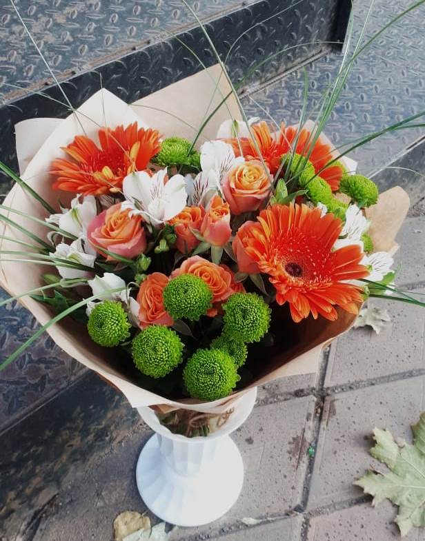 Букет цветов из: Герберы, Хризантемы, Альстромерии и Розы в Тамале