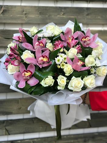 Букет цветов из: Розы и Хризантемы в Тамале