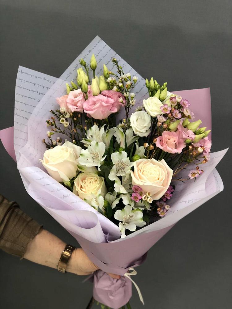 Букет цветов из: Альстромерии, Розы и Лизиантусы в Тамале