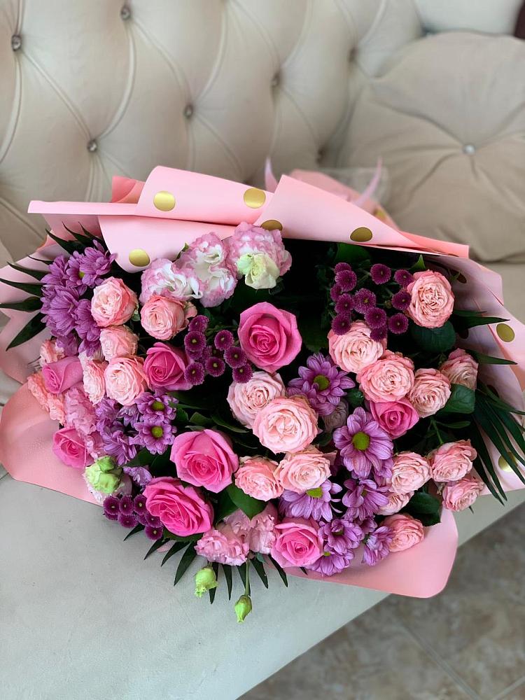 Букет цветов из: Хризантемы, Розы и Лизиантусы в Тамале