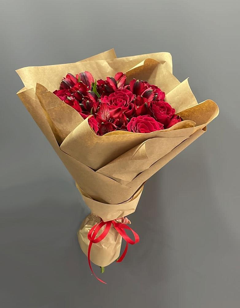 Букет цветов из: Альстромерии и Розы в Тамале