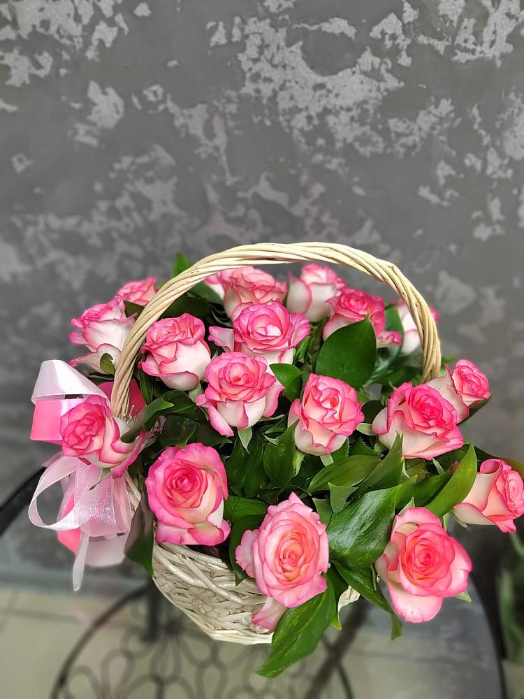 Цветочная композиция из Розы в корзине в Тамале