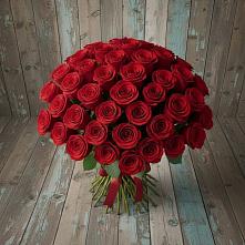 Букет 55 Красных роз Фридом #REPLACE_PRED# Тамале