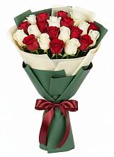 Букет Микс из красных и белых роз в Тамале
