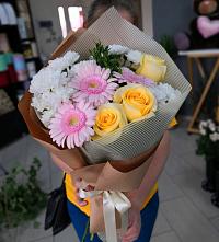 Букет цветов из:  Герберы, Розы и Хризантемы в Тамале
