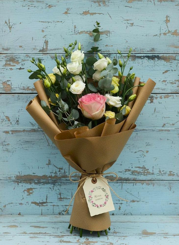 Букет цветов из: Розы и Лизиантусы в Тамале