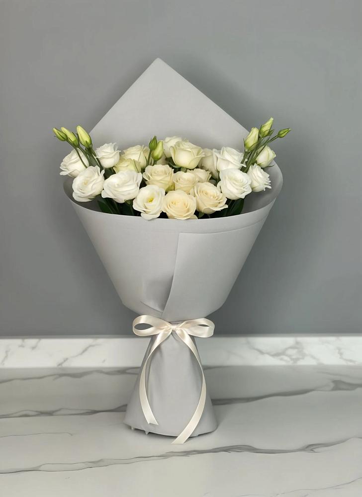 Букет цветов из: Розы и Лизиантусы в Тамале