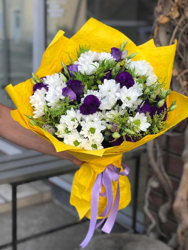 Букет цветов из: Ирисы, Хризантемы и Ромашки в Тамале