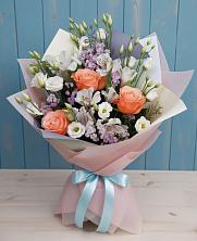 Букет цветов из:  Лизиантусы, Розы, Альстромерии и Гипсофила в Тамале