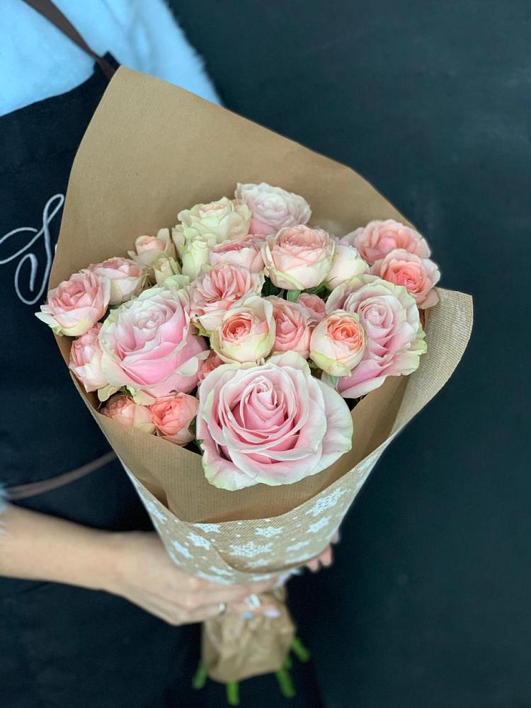 Букет цветов из: Хризантемы и Розы в Тамале