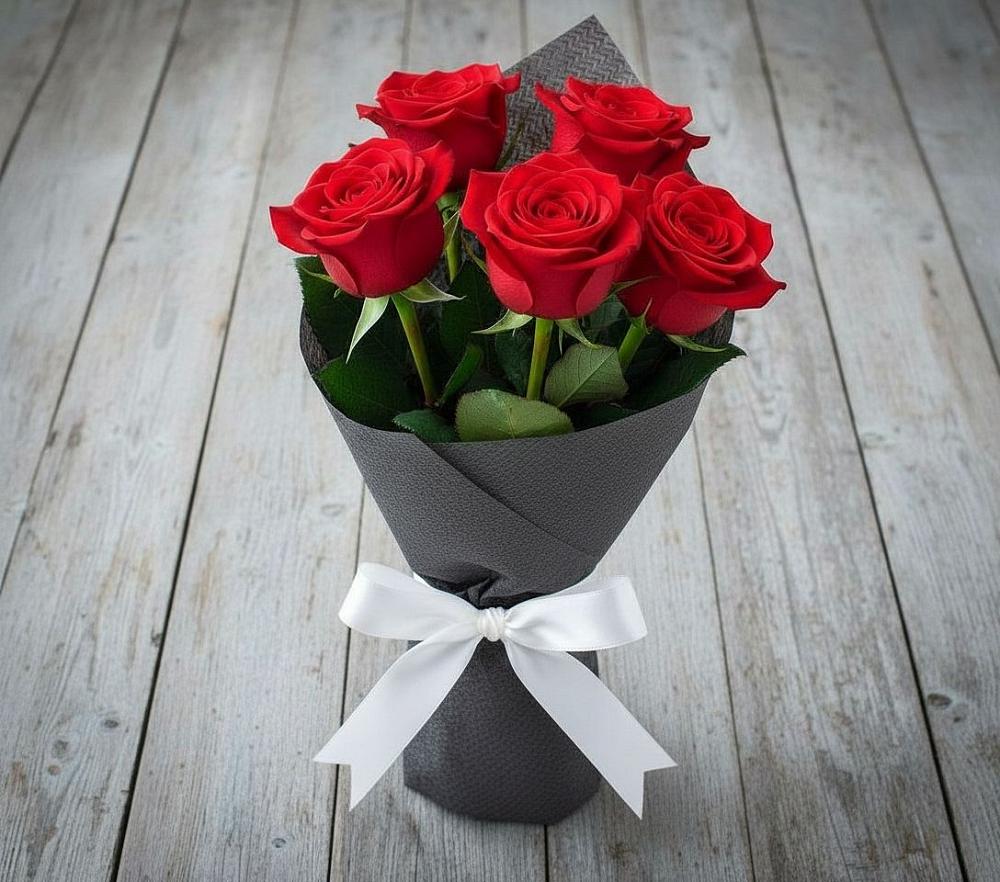 Букет 5 Красных роз Эдлесс Лав в Тамале