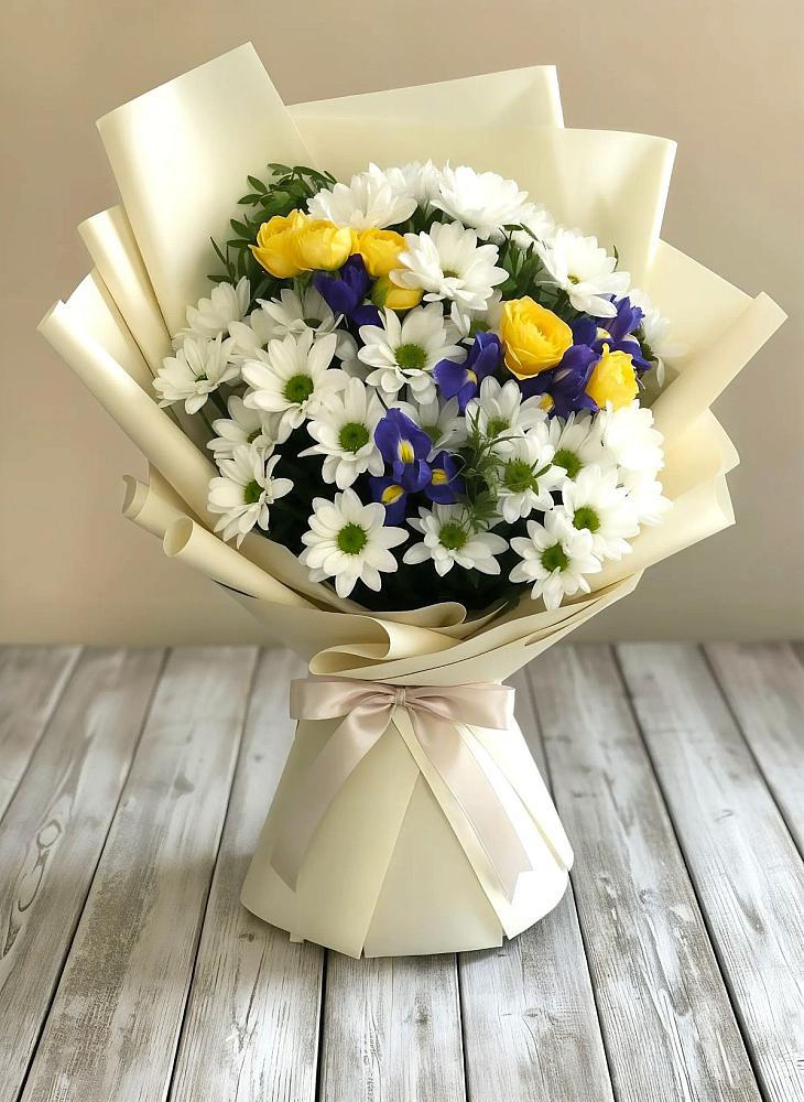 Букет цветов из: Ирисы, Хризантемы и Розы в Тамале