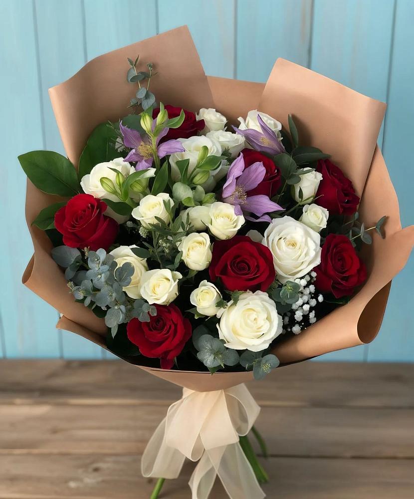 Букет цветов из: Розы и Альстромерии в Тамале