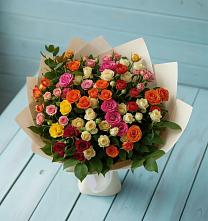 Букет Микс из разноцветных кустовых роз в Тамале